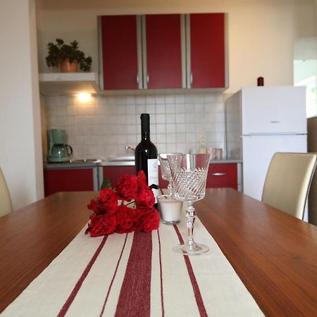 Apartments Noemi Малинска Екстериор снимка