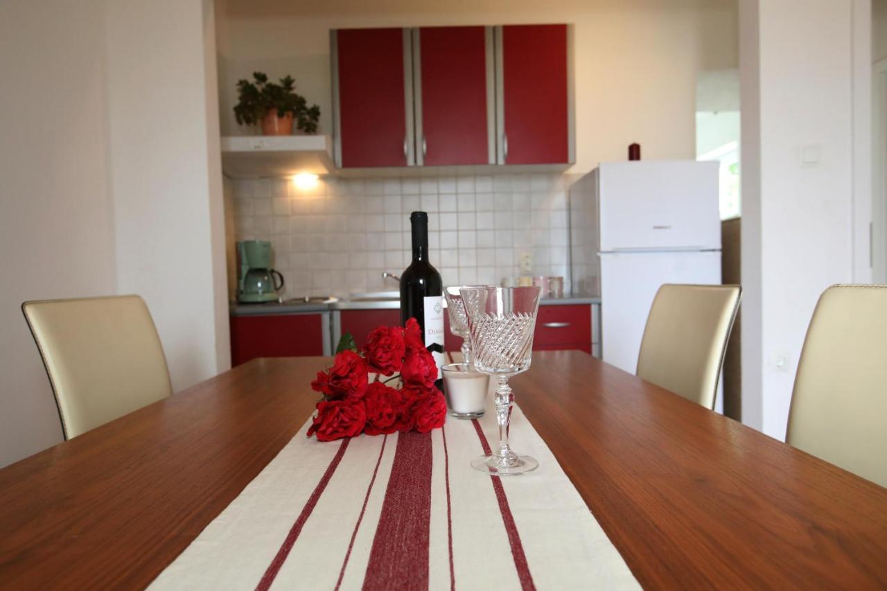 Apartments Noemi Малинска Екстериор снимка