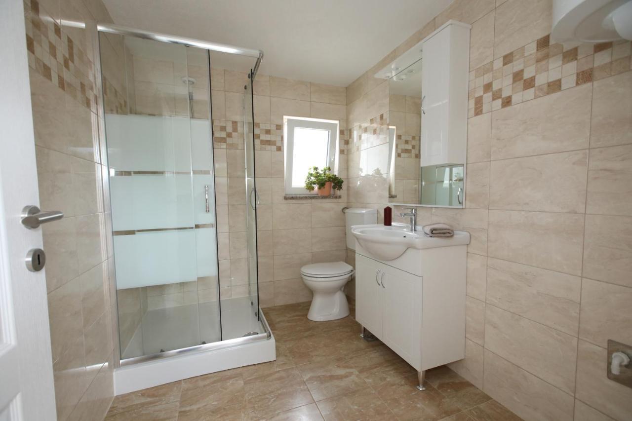 Apartments Noemi Малинска Екстериор снимка