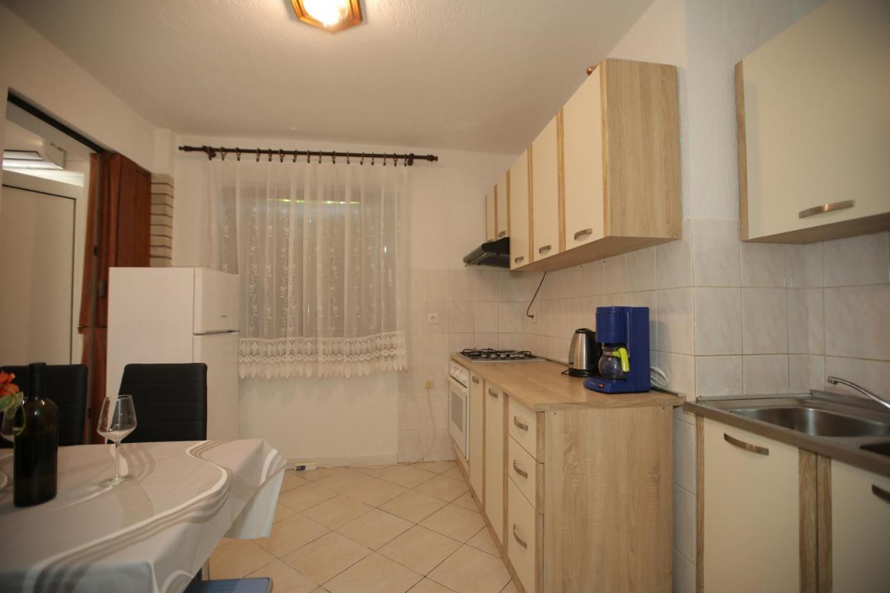 Apartments Noemi Малинска Екстериор снимка